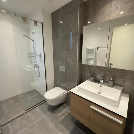 דירה Waterfront River & View