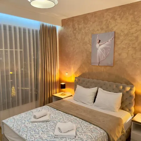 Waterfront River & View דירה