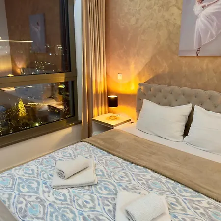 Waterfront River & View アパート