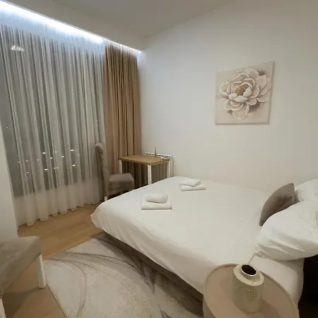 דירה Waterfront River & View