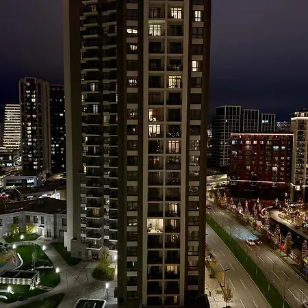 Waterfront River & View アパート