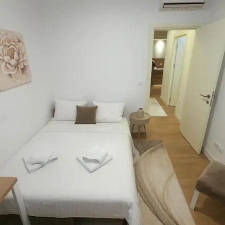 Waterfront River & View דירה *