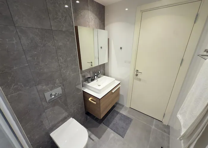 Waterfront River & View *